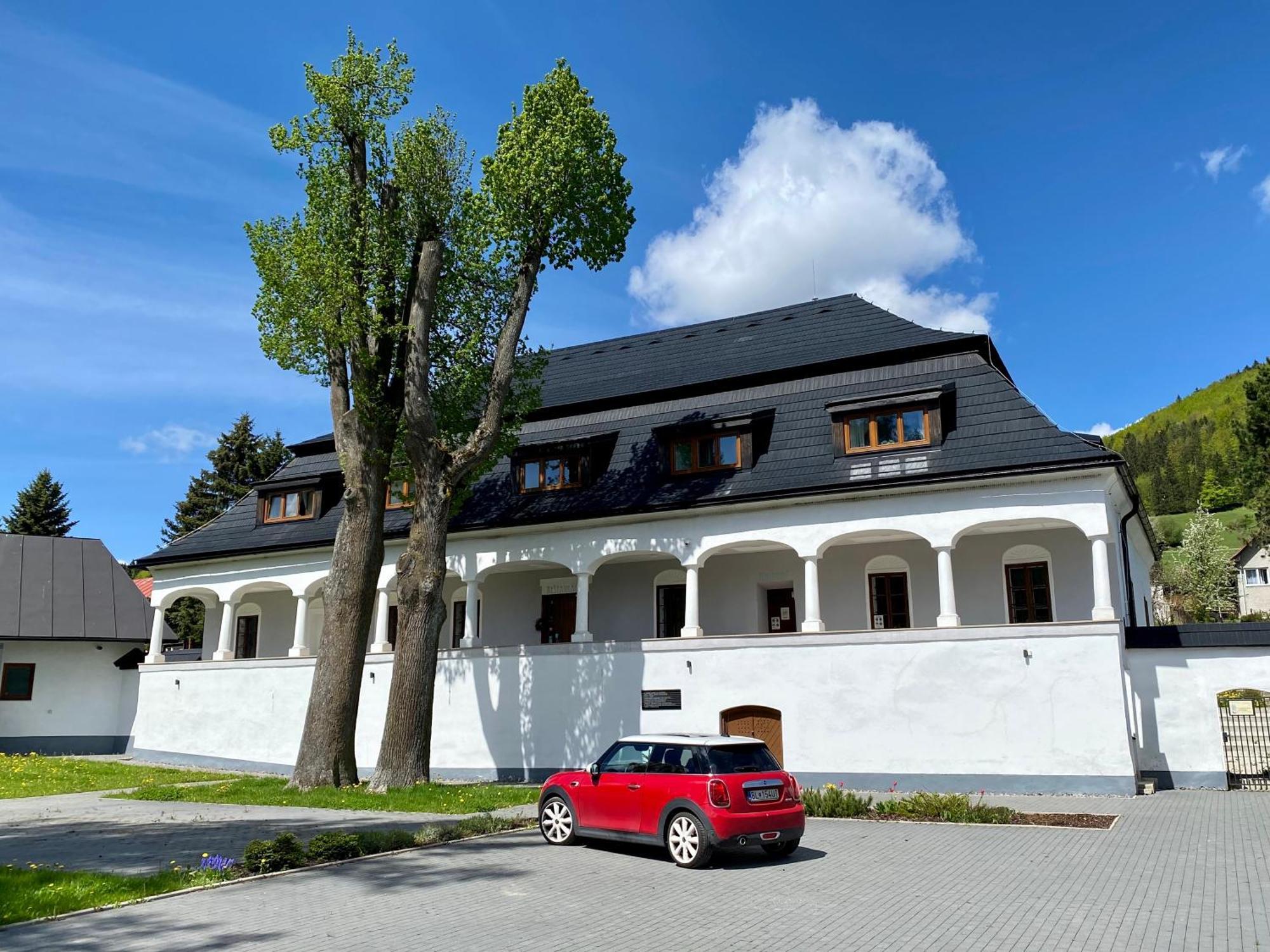 Kastiel Hotel 3*